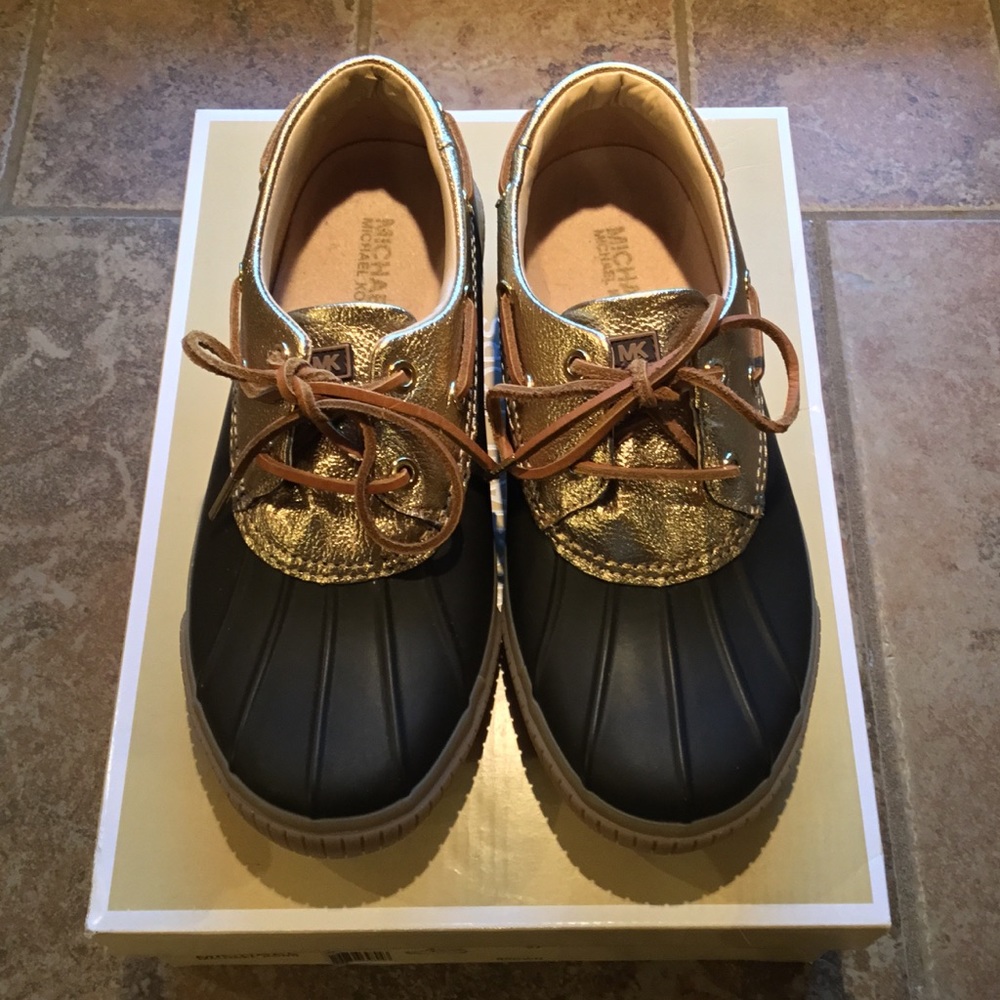 Like new Michael Kors Hyde lace up duck boots